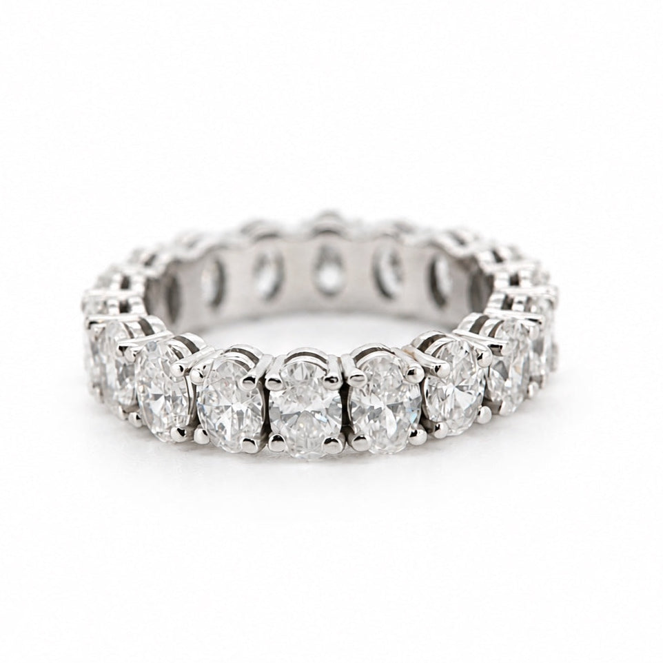 Round full-eternity ring in 14K gold, elevated three-quarter view