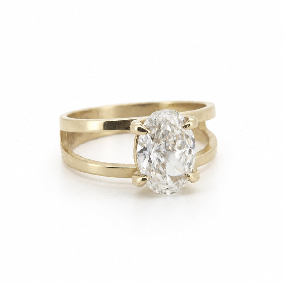 Oval split-band ring in 14K gold, front view