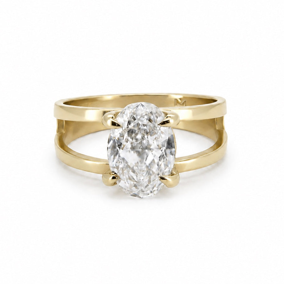 Oval split-band ring in 14K gold, left three-quarter view