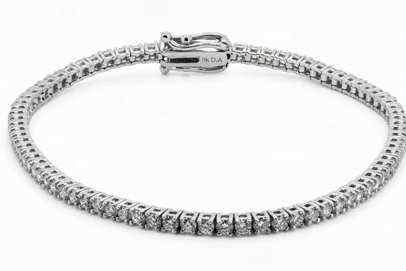 Clasp and underside view of the stone-set tennis bracelet in 14K white gold #Metal_14K White Gold