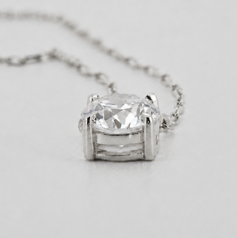 White-gold visualization of the round diamond pendant necklace, side profile #Metal_14K White Gold