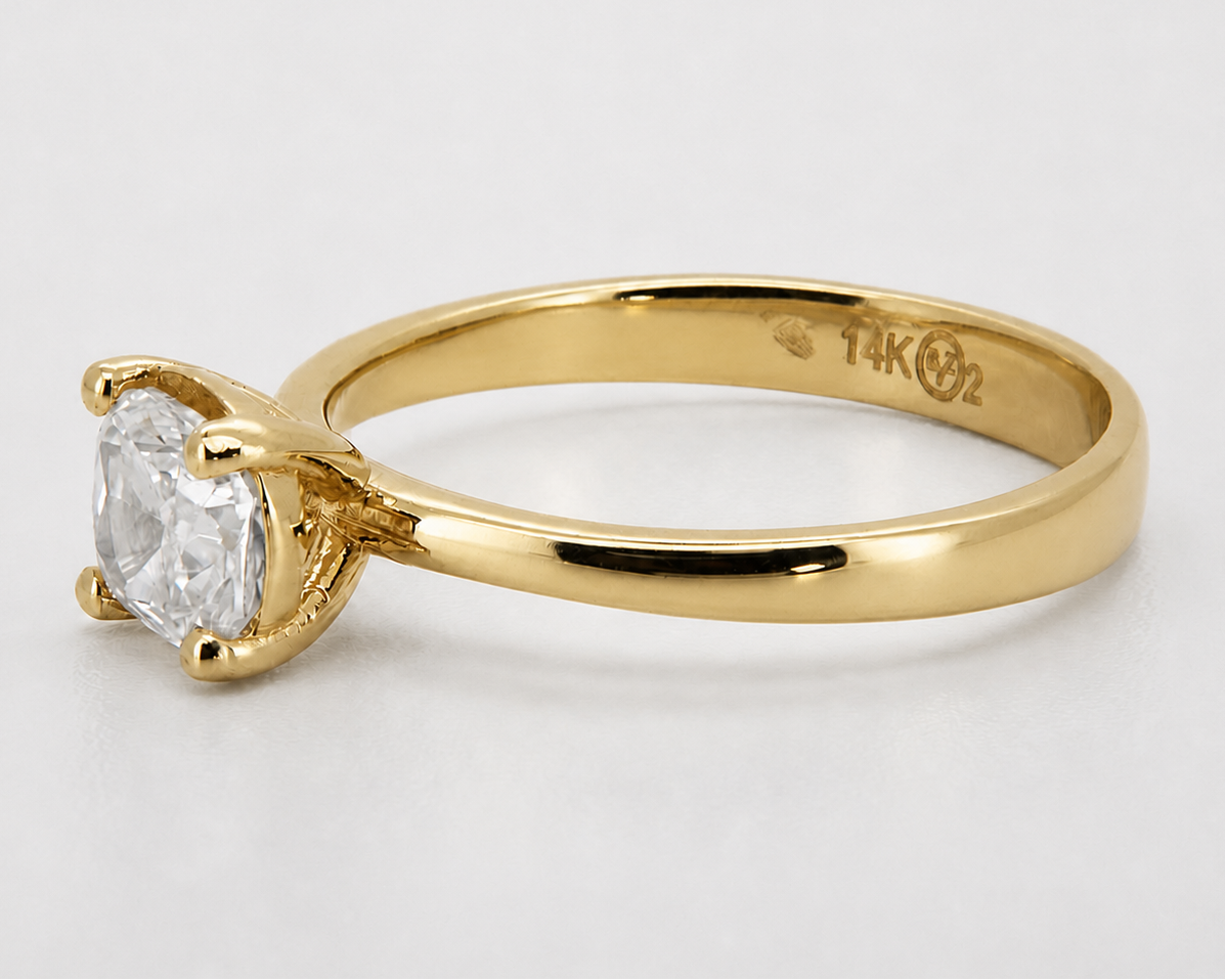 PESO 10058 solitaire ring, three-quarter view, 14K yellow gold #Metal_14K Yellow Gold