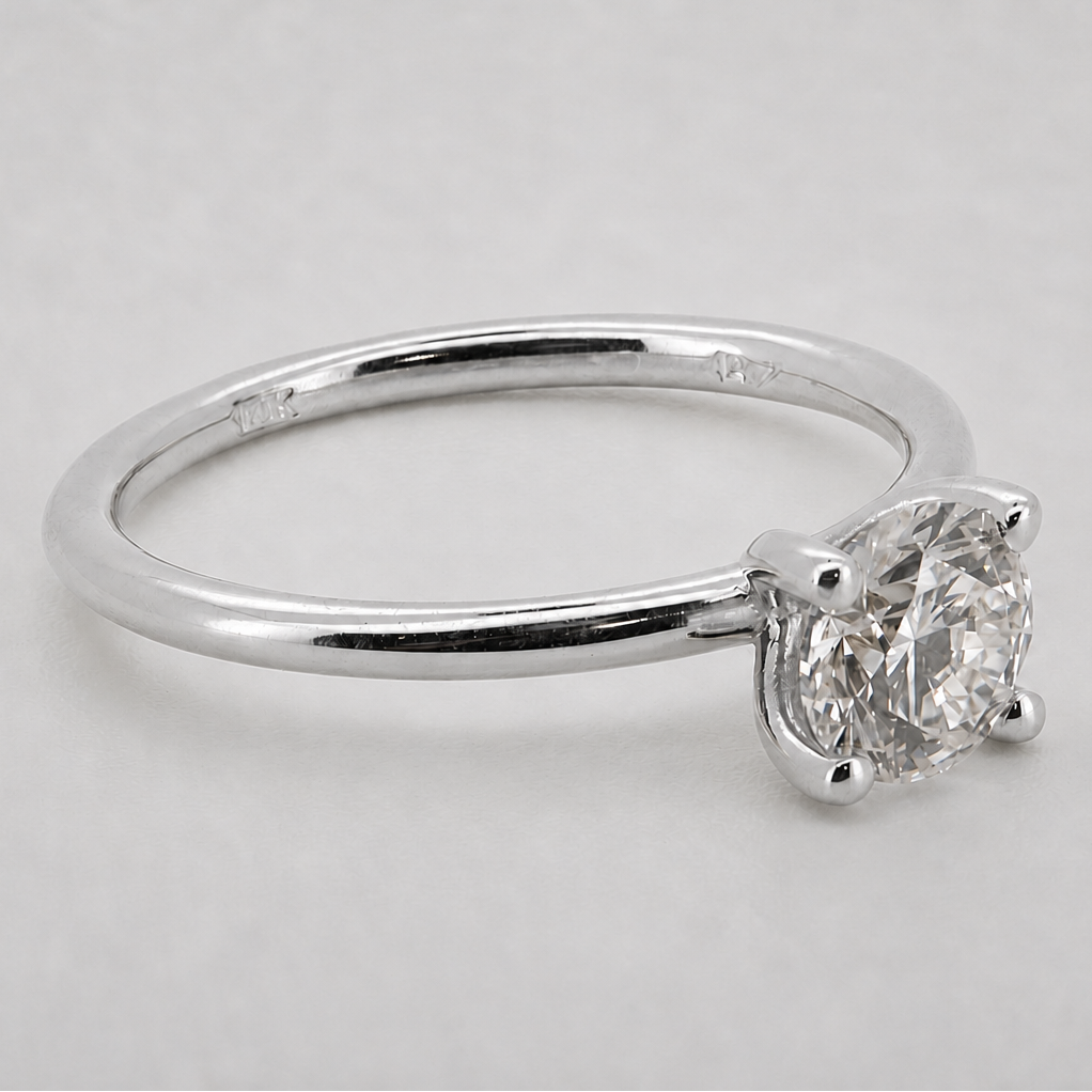 PESO 10064 round solitaire ring, three-quarter view, 14K white gold #Metal_14K White Gold